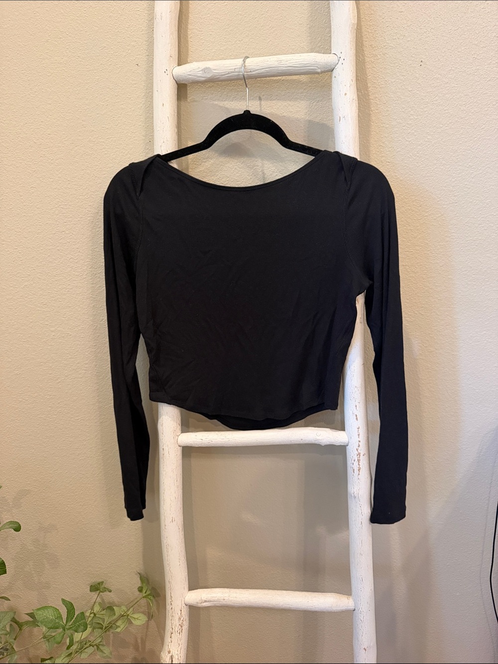 Lululemon athletics -Black Long-Sleeve Crop Top - Women's Classic